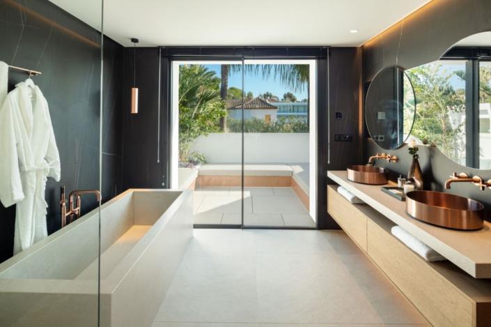 Image No.16-5 Bed Villa for sale