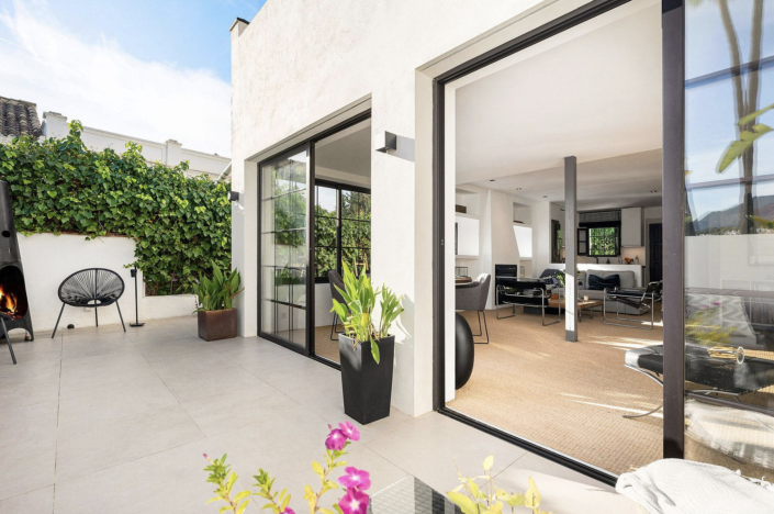 Image No.12-2 Bed Townhouse for sale