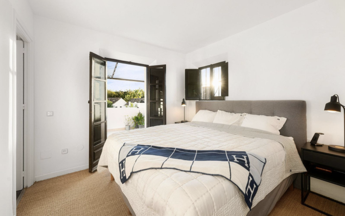 Image No.16-2 Bed Townhouse for sale