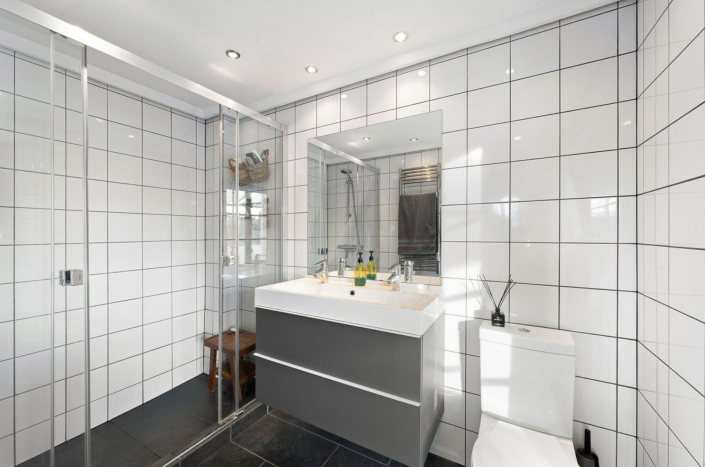 Image No.17-2 Bed Townhouse for sale