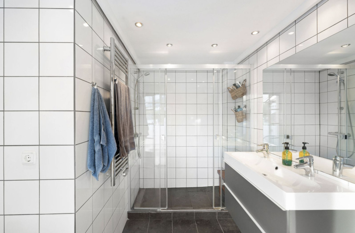 Image No.20-2 Bed Townhouse for sale