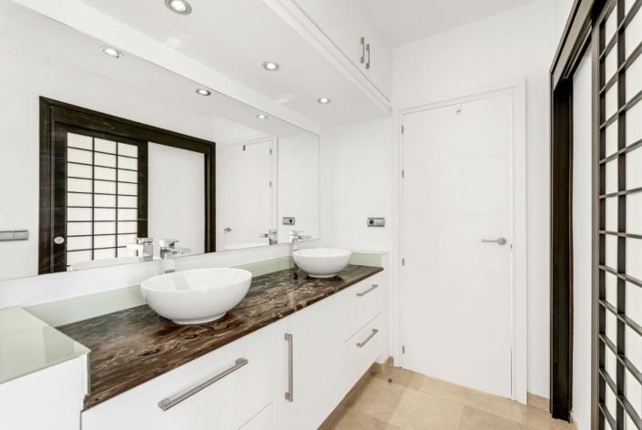 Image No.5-3 Bed Villa / Detached for sale