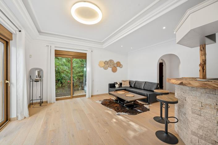 Image No.40-6 Bed Villa for sale