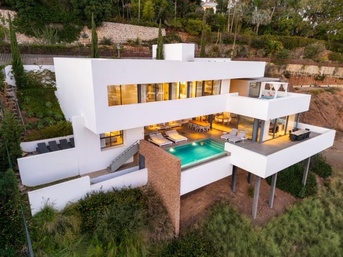 Image No.1-4 Bed Villa for sale