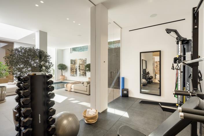 Image No.9-6 Bed Villa for sale