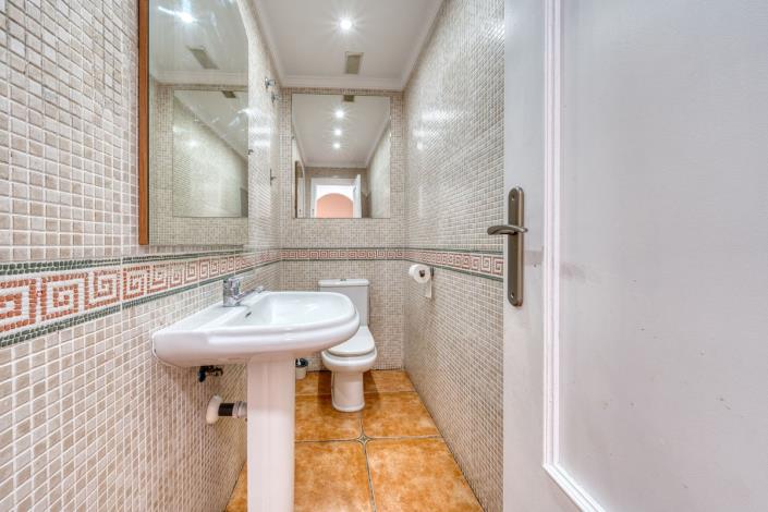 Image No.8-5 Bed Townhouse for sale