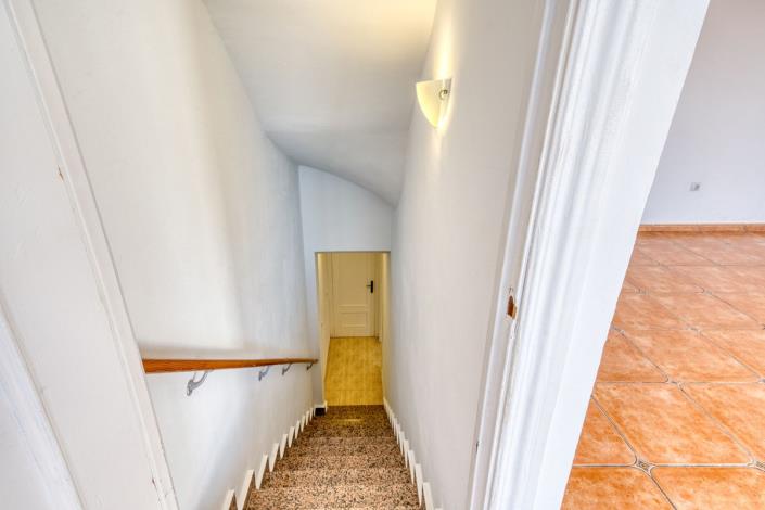 Image No.24-5 Bed Townhouse for sale