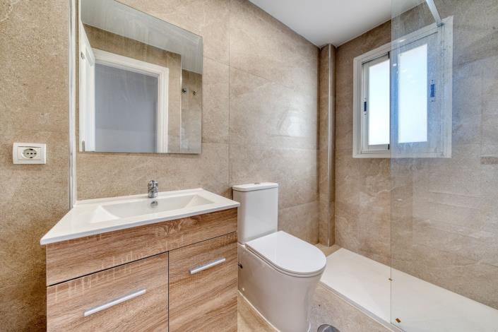 Image No.28-5 Bed Townhouse for sale