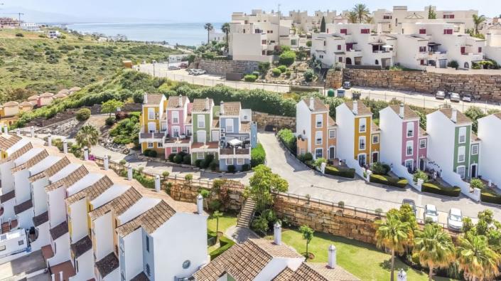 Image No.15-3 Bed Townhouse for sale