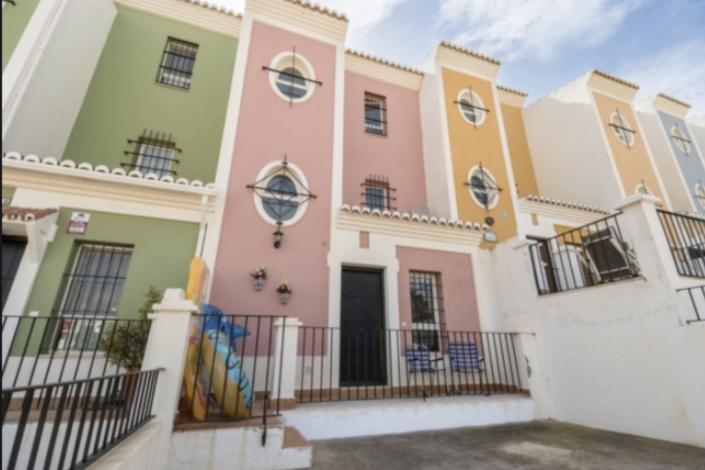 Image No.21-3 Bed Townhouse for sale