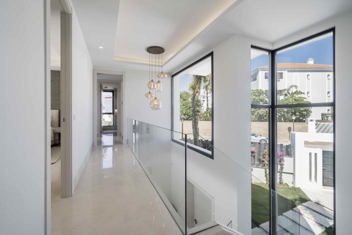 Image No.10-4 Bed Villa / Detached for sale