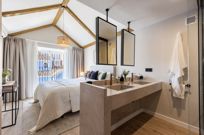 Image No.17-4 Bed Townhouse for sale