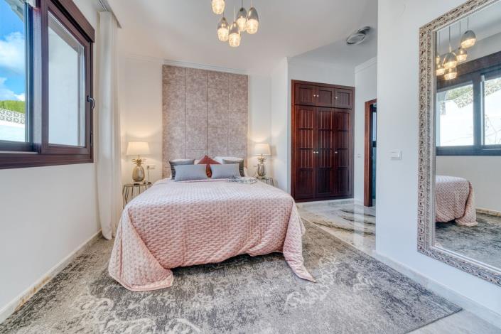 Image No.12-5 Bed Villa for sale