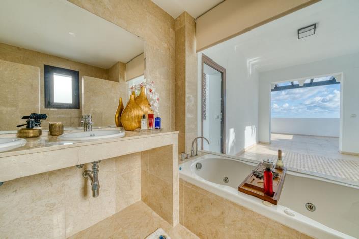 Image No.34-5 Bed Villa for sale