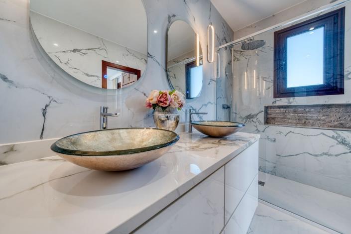 Image No.42-5 Bed Villa for sale