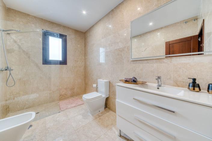 Image No.59-5 Bed Villa for sale