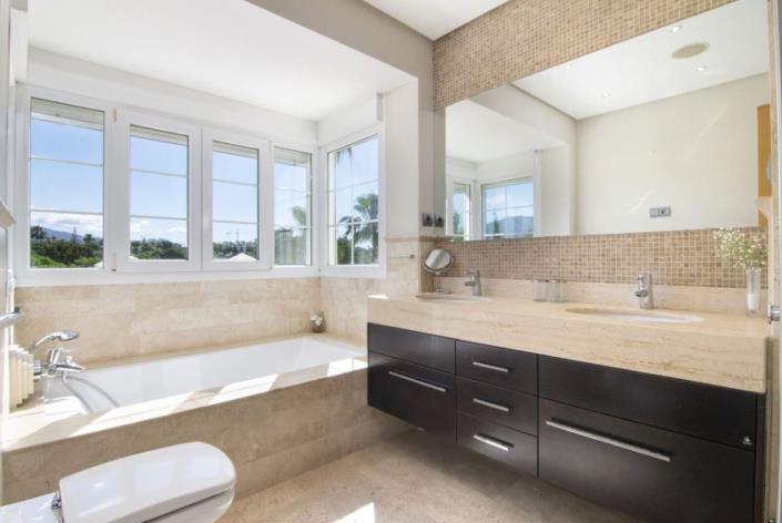 Image No.26-5 Bed Villa for sale