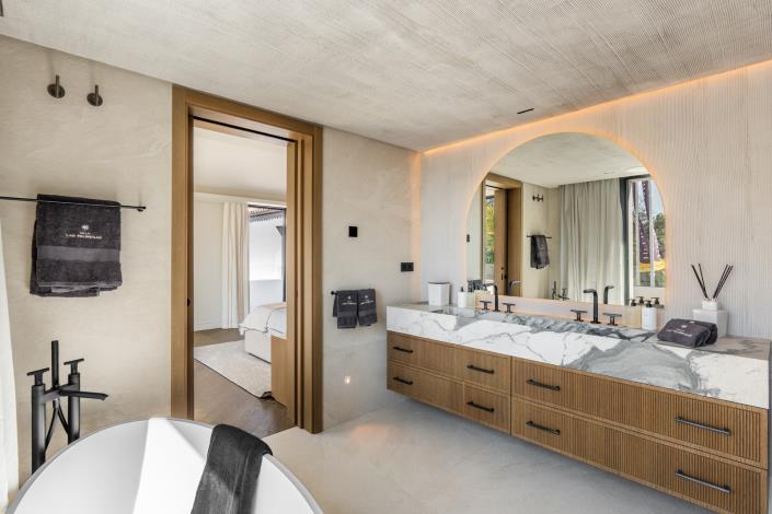 Image No.9-5 Bed Villa for sale