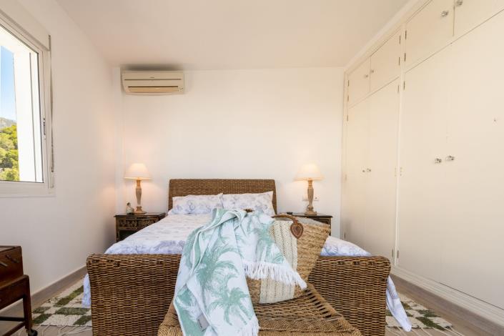 Image No.39-3 Bed Semi-Detached for sale