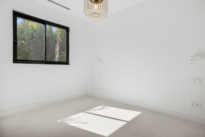 Image No.28-5 Bed Villa for sale