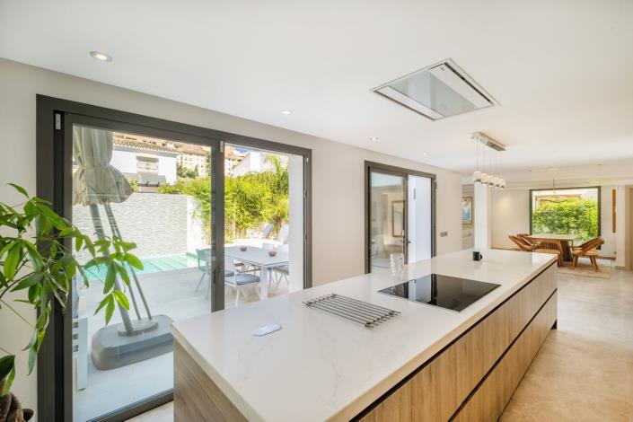 Image No.32-5 Bed Villa for sale