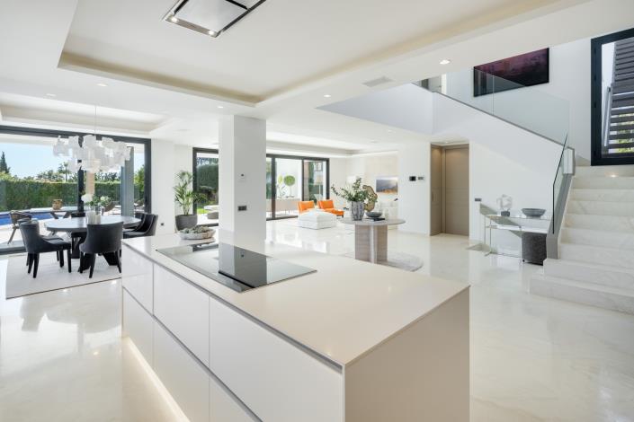 Image No.8-5 Bed Villa for sale