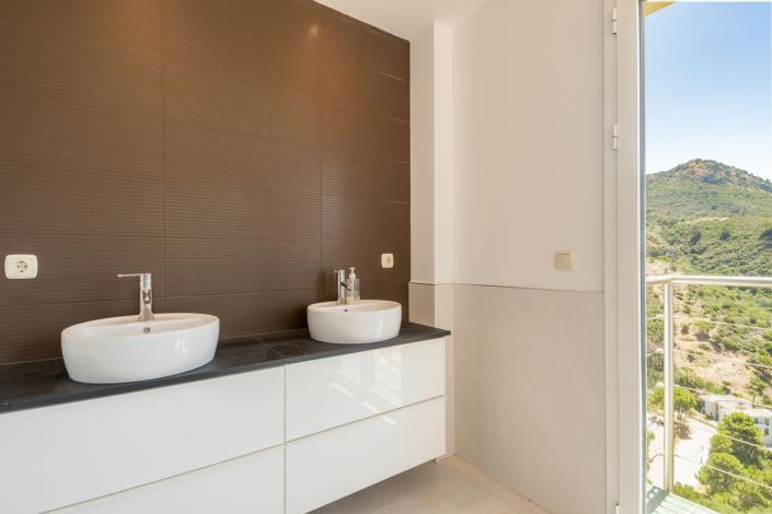 Image No.14-4 Bed Villa for sale