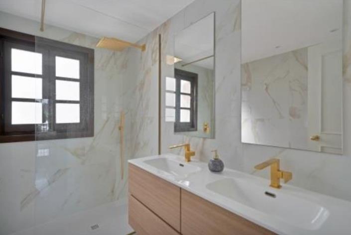 Image No.16-4 Bed Townhouse for sale