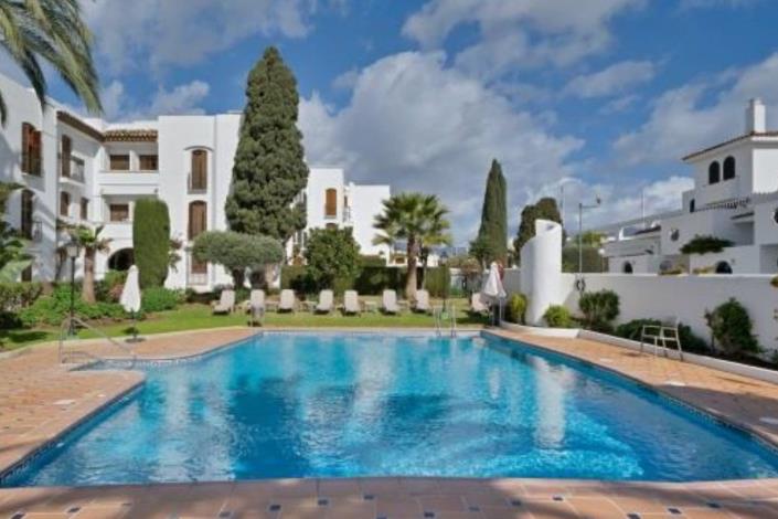 Image No.17-4 Bed Townhouse for sale