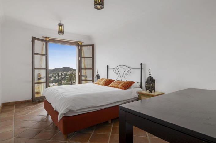 Image No.10-4 Bed Villa / Detached for sale