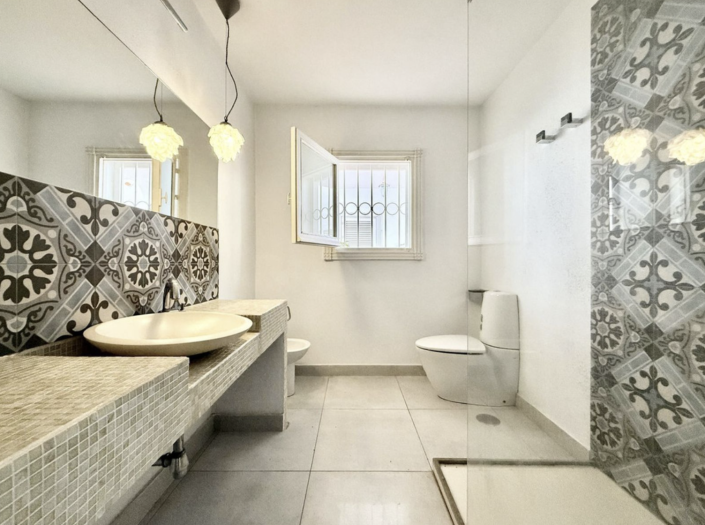 Image No.16-3 Bed Semi-Detached for sale