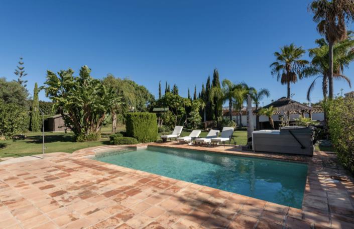 Image No.1-5 Bed Villa for sale