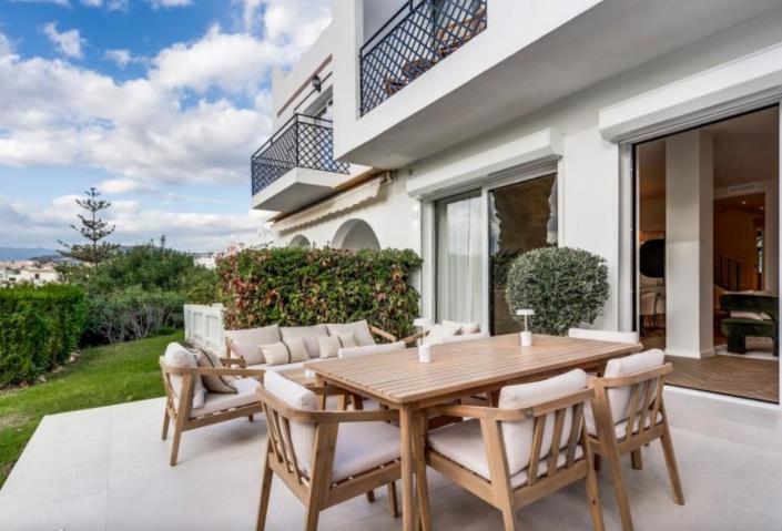 Image No.1-4 Bed Townhouse for sale