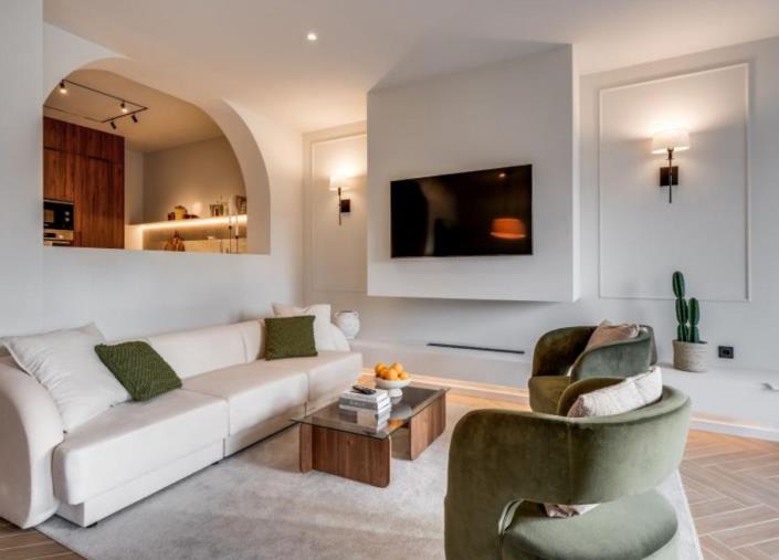 Image No.13-4 Bed Townhouse for sale