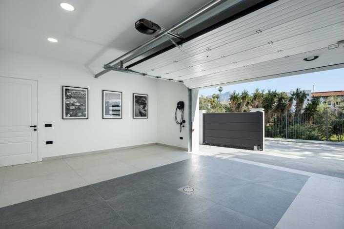 Image No.9-5 Bed Villa for sale