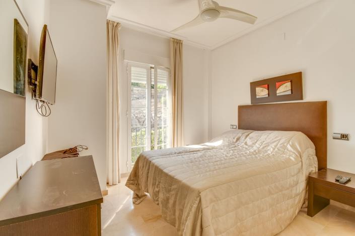 Image No.20-3 Bed Townhouse for sale