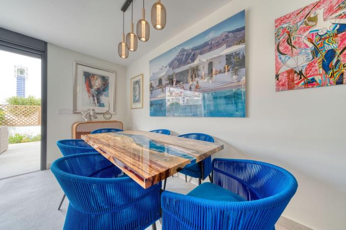 Image No.11-4 Bed Townhouse for sale