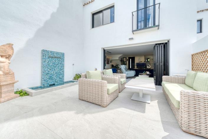 Image No.29-4 Bed Townhouse for sale