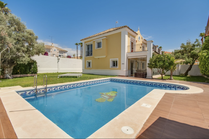 Image No.1-4 Bed Villa / Detached for sale