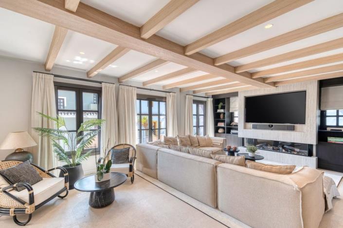 Image No.19-4 Bed Townhouse for sale