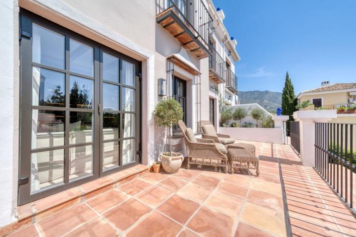 Image No.22-4 Bed Townhouse for sale