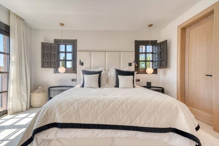 Image No.28-4 Bed Townhouse for sale