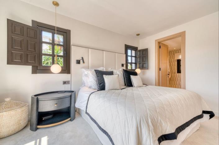 Image No.29-4 Bed Townhouse for sale