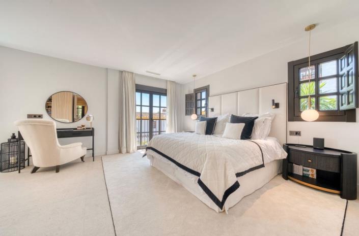 Image No.30-4 Bed Townhouse for sale