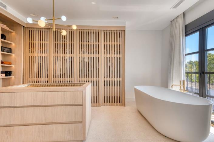 Image No.33-4 Bed Townhouse for sale