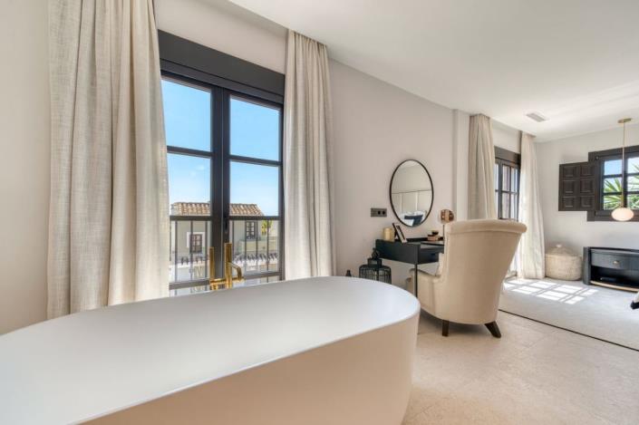 Image No.34-4 Bed Townhouse for sale