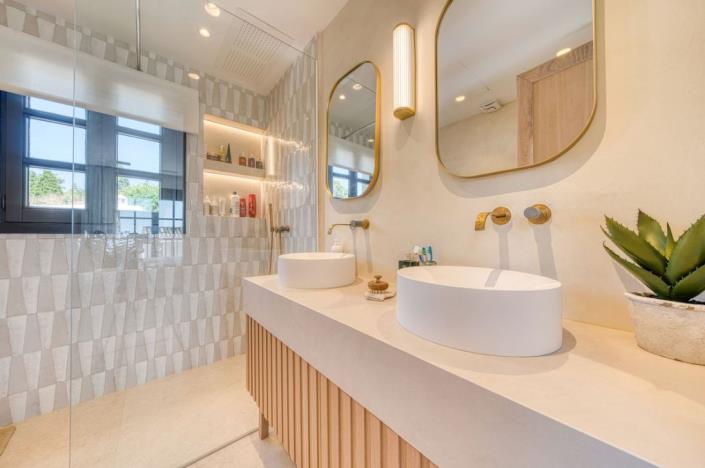 Image No.36-4 Bed Townhouse for sale