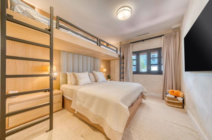 Image No.45-4 Bed Townhouse for sale