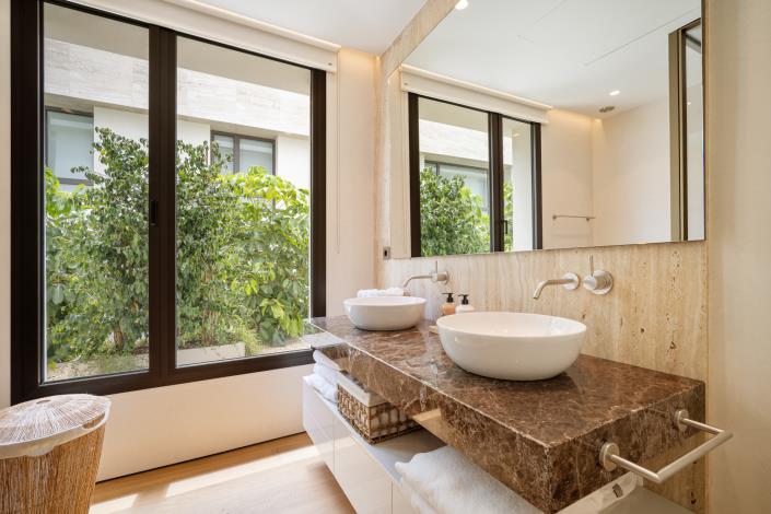 Image No.8-5 Bed Duplex for sale