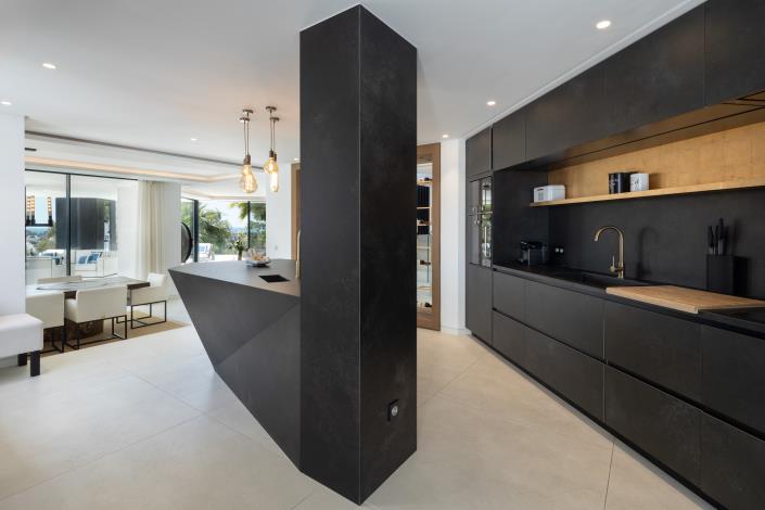 Image No.10-5 Bed Villa for sale